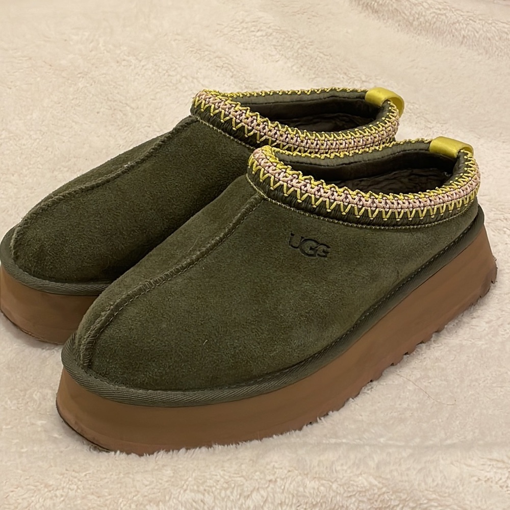UGG TAZZ OLIVE PLATFORM SLIPPERS